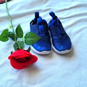 Nike size 9 toddler shoes